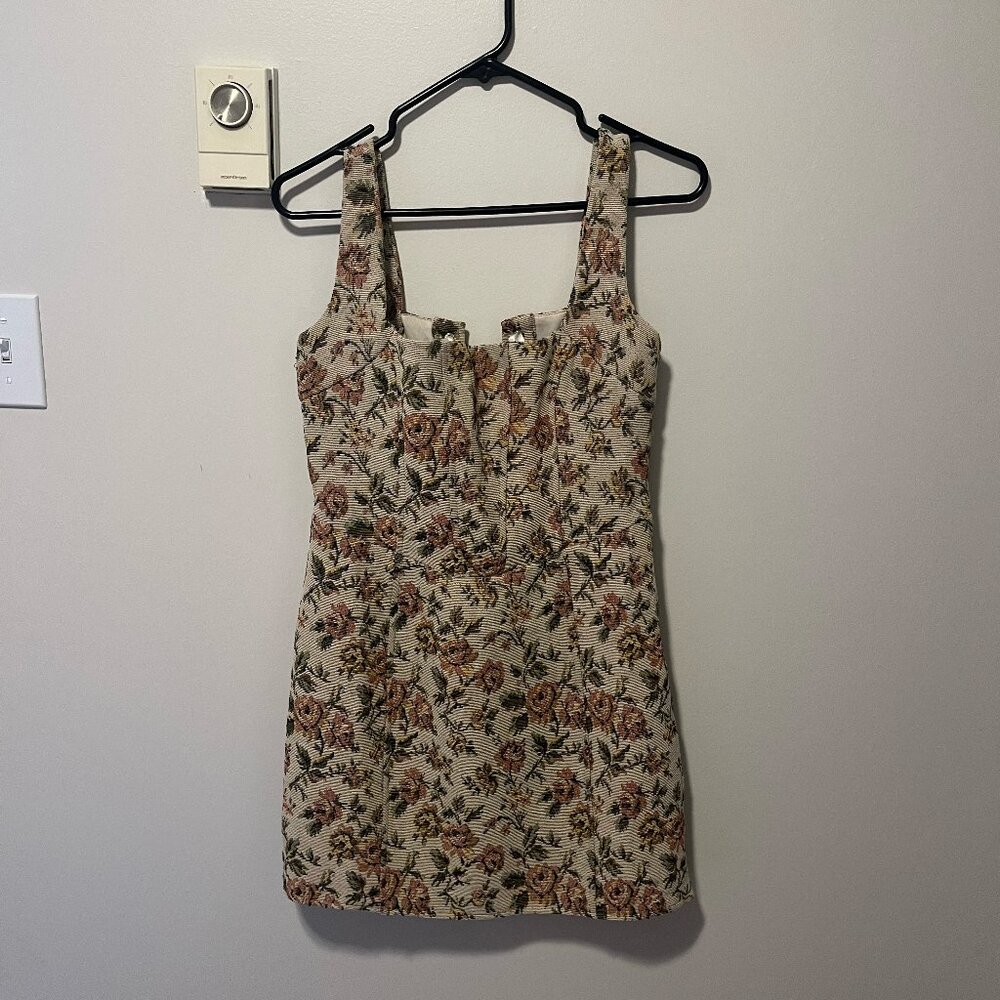 🌸 Vintage Flowers Tapestry Dress – Size Medium (Never Worn, New With Tags)